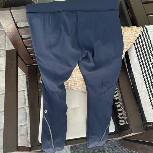 Lululemon navy blue leggings, size 8 - Picture 3 of 4